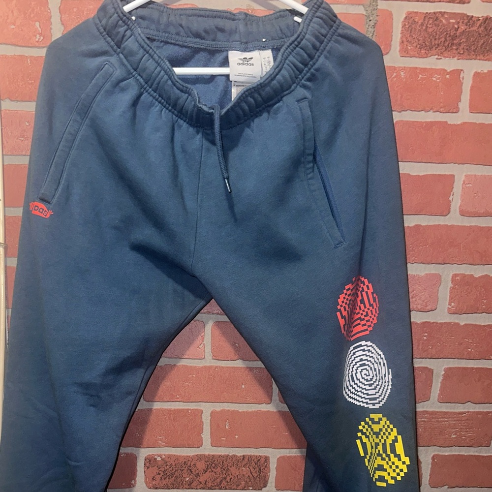 MENS ADIDAS CARTOON GRAPHIC SWEAT PANTS - Picture 4 of 10